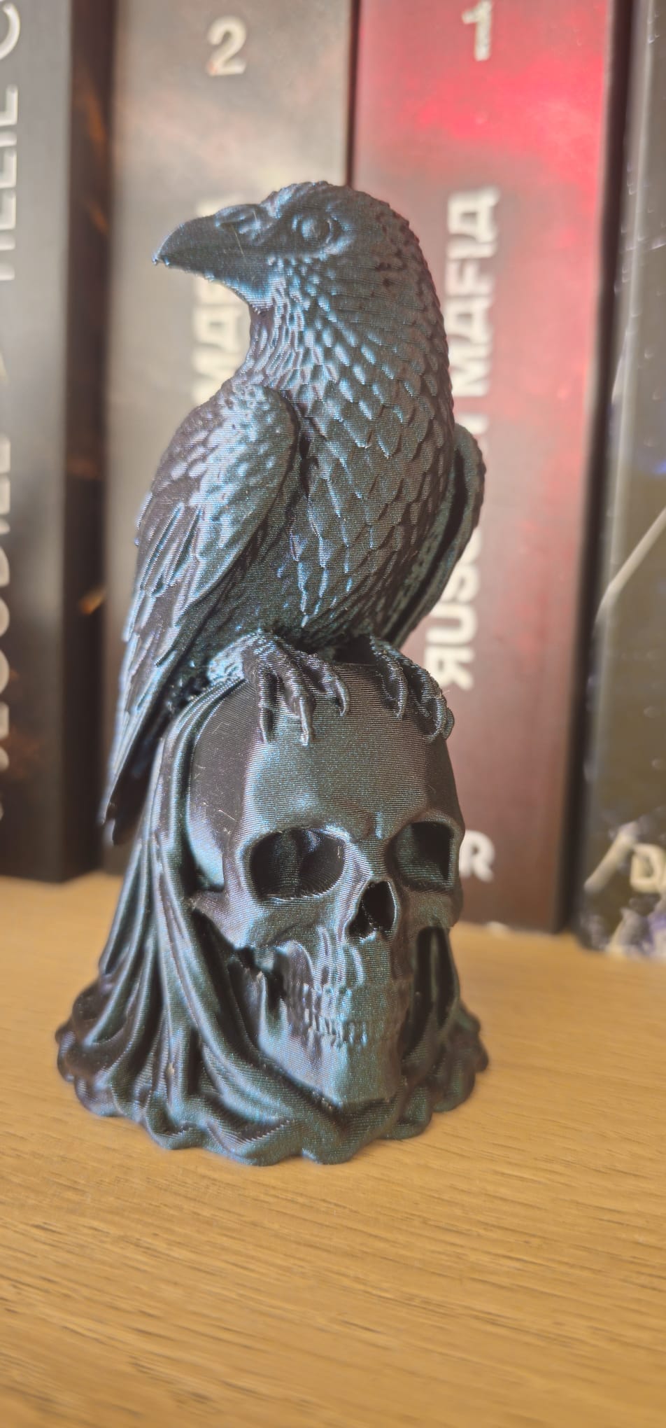 Corbeau sur crâne – Décoration de bibliothèque
